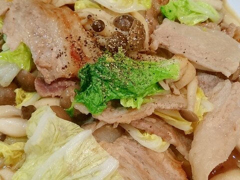 簡単ボリューム満点♪豚バラ肉の中華風黒胡椒野菜炒め